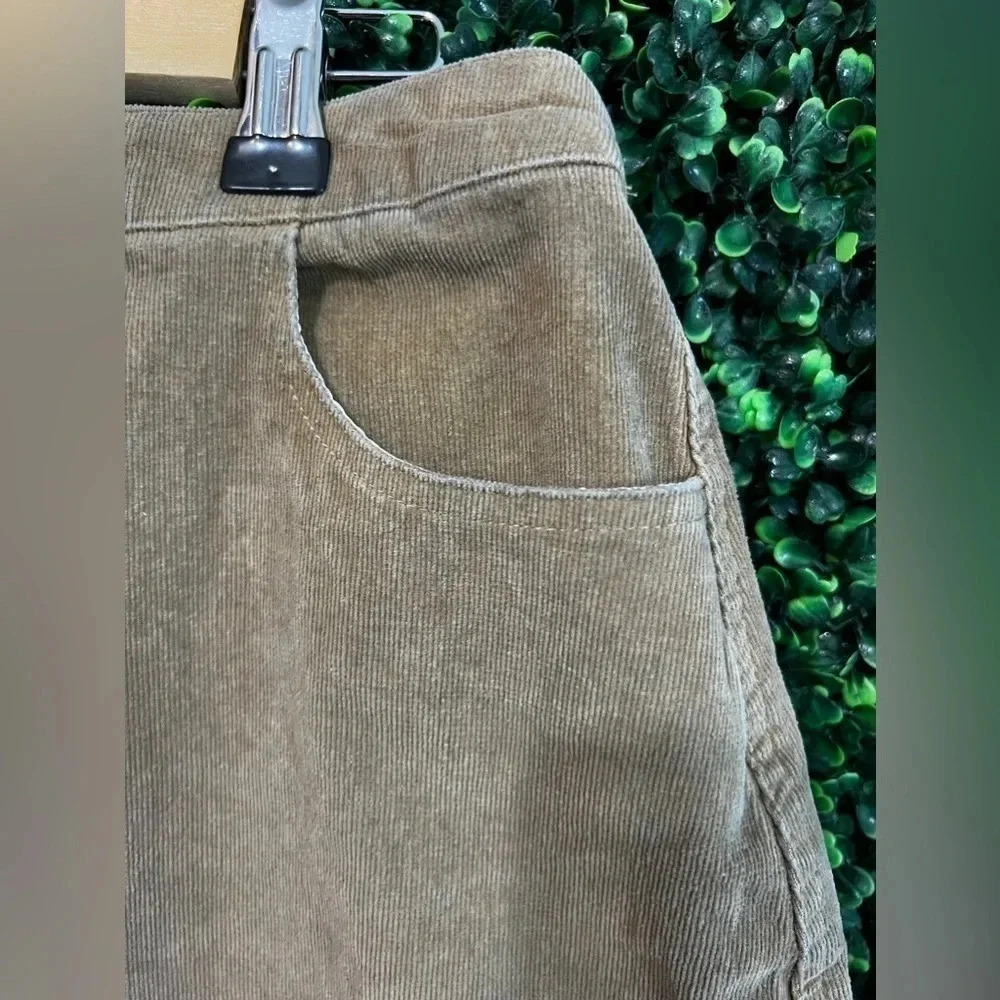 Boutique Mini Skirt - Large - Picture 3 of 7